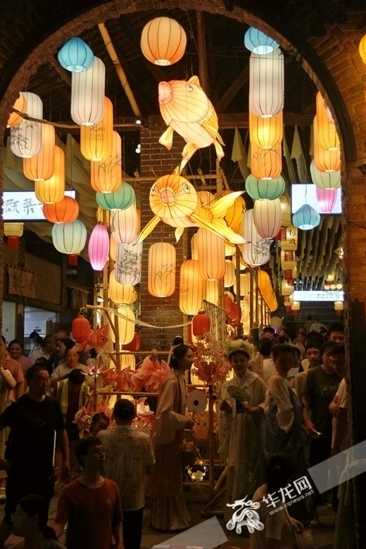 灯月辉映 诗情画意 中秋假期去永川松溉古镇赴一场“追月灯会”