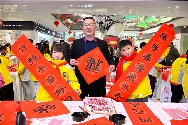 永川:党建引领创特色 翰墨书香送祝福