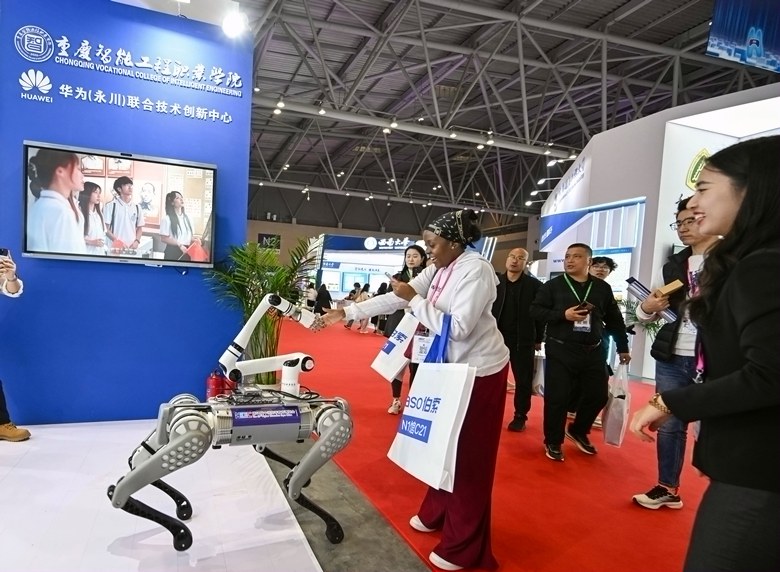 永川:重庆智能工程职业学院产教融合发展成果亮相高博会