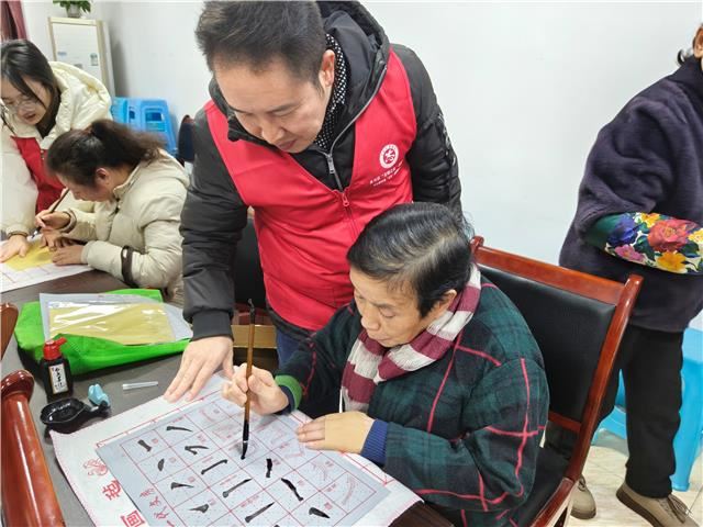 中山路街道开展“毛笔初体验书写小美好”主题活动