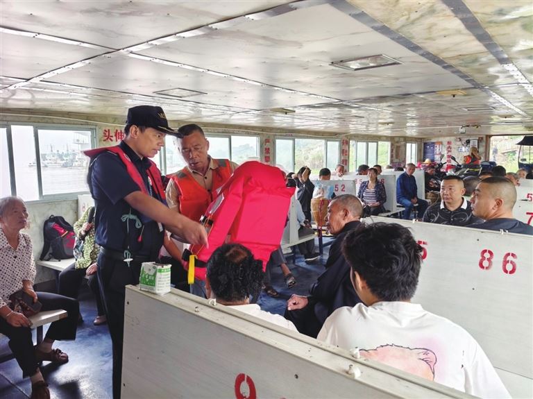 永川海事处:坚守岗位一线护航假期安全