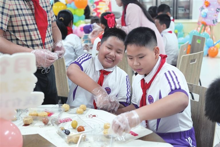 月满中秋情暖校园