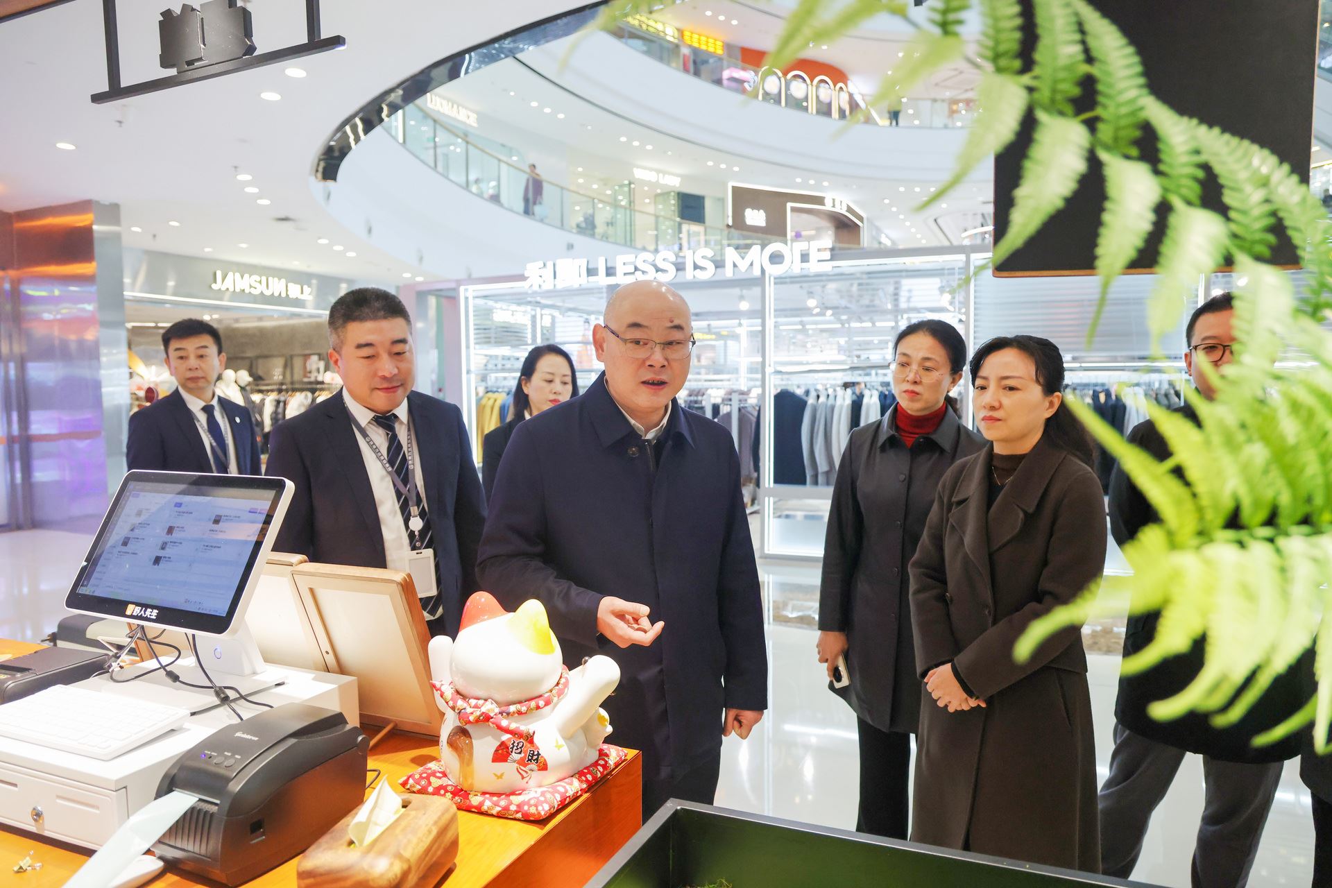 许宏球在调研商贸业发展时强调促消费稳外贸强服务以高水平商贸业赋能永川高质量发展