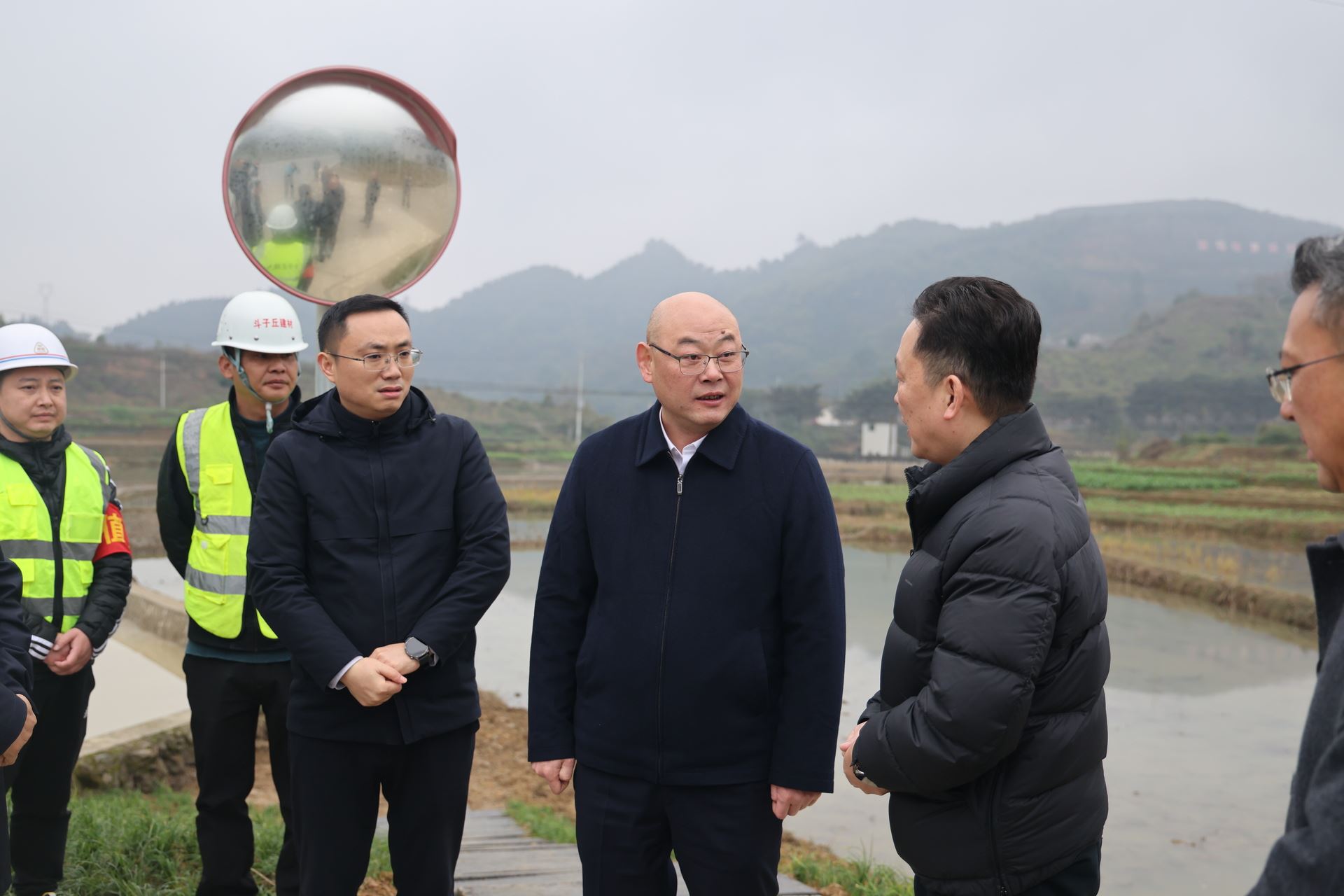 许宏球在督导斗子丘建材泥浆污染环境问题整改情况并调研全区大气污染防治工作时强调严守生态环境红线建设山清水秀美丽永川