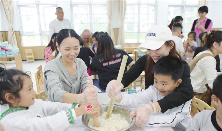 月满华诞家国同庆