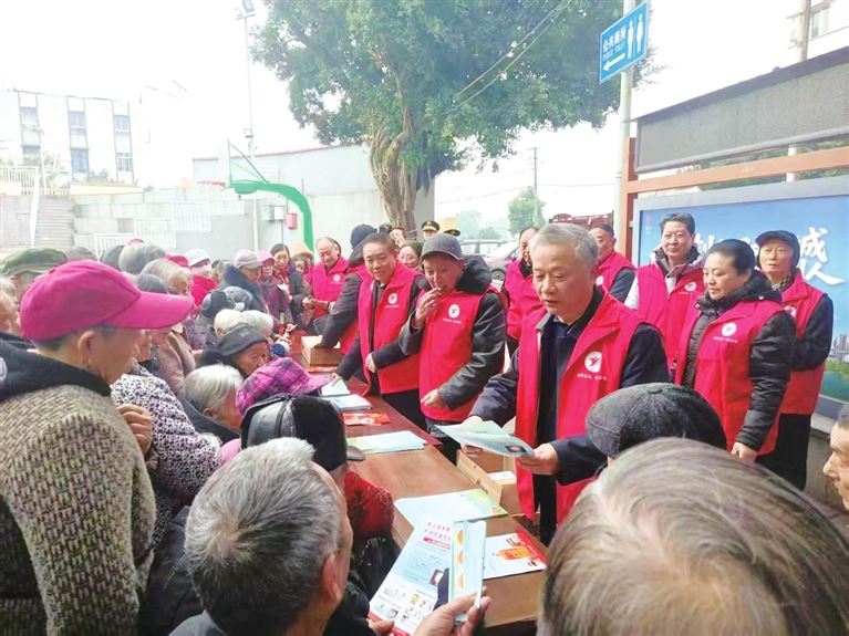 银发映初心创文添力量