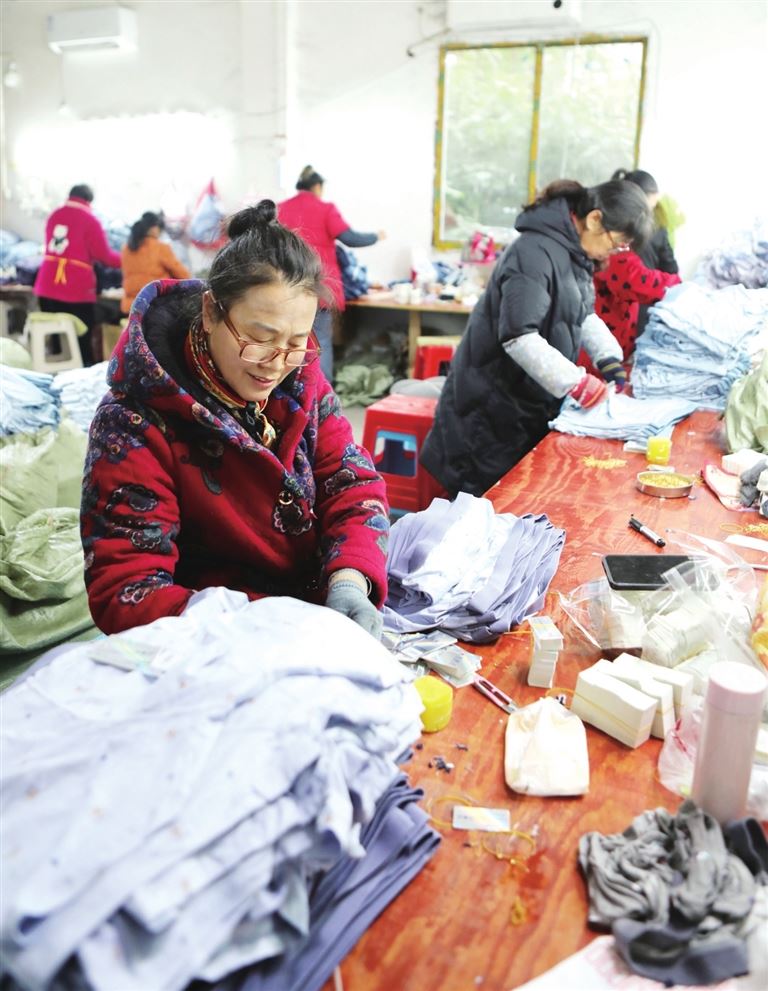 陈食街道：“家门口”的手工活让顾家增收两不误