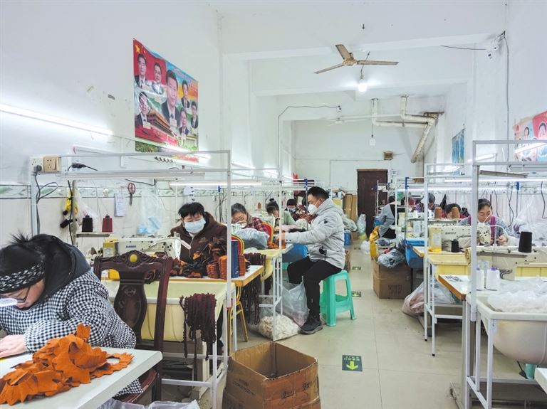 车间“搬”到家门口幸福就业不用跑