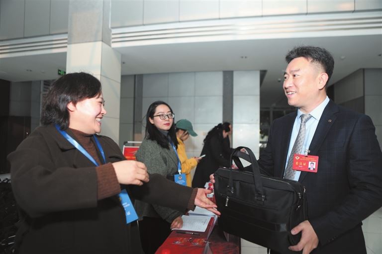 心系民声担使命凝心聚力绘蓝图