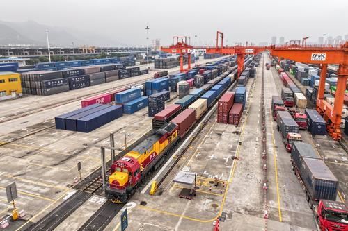 重报观察｜以重庆为枢纽，“东盟快班”如何重塑国际物流新范式