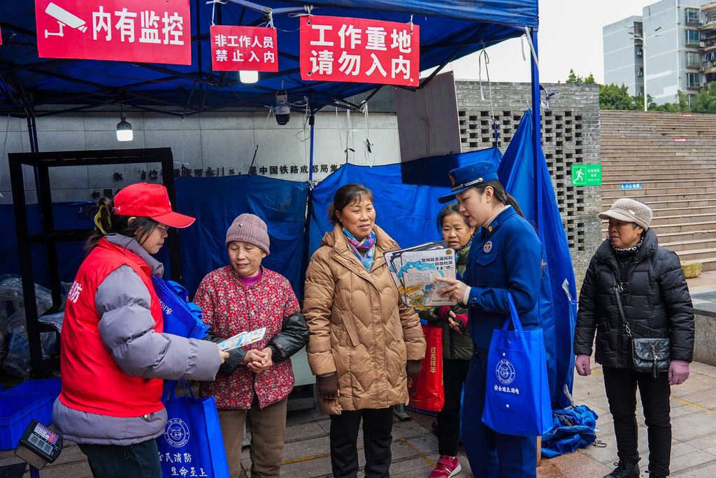 永川消防走进腊肉集中熏制点开展冬季防火宣传