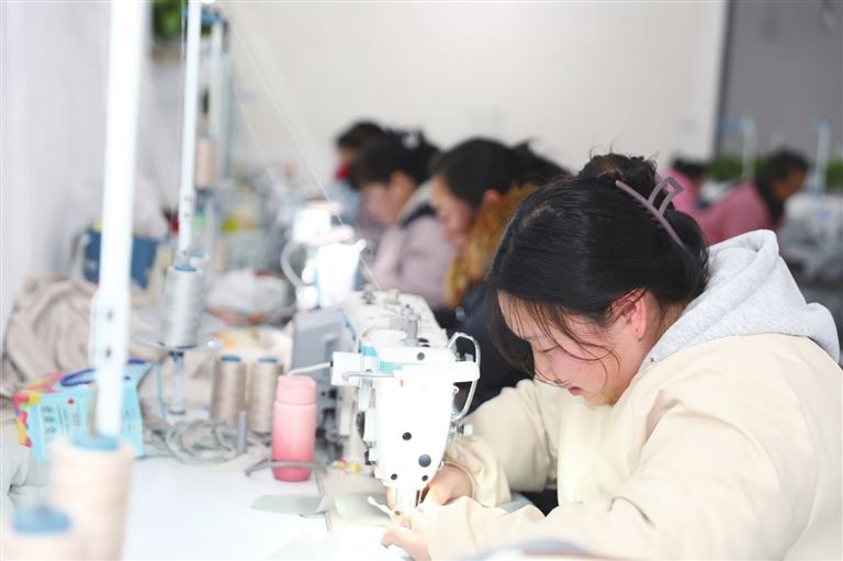 就业在家门口增收有奔头永川区永昌街道凤鸣社区灵活就业增收惠及40余户家庭