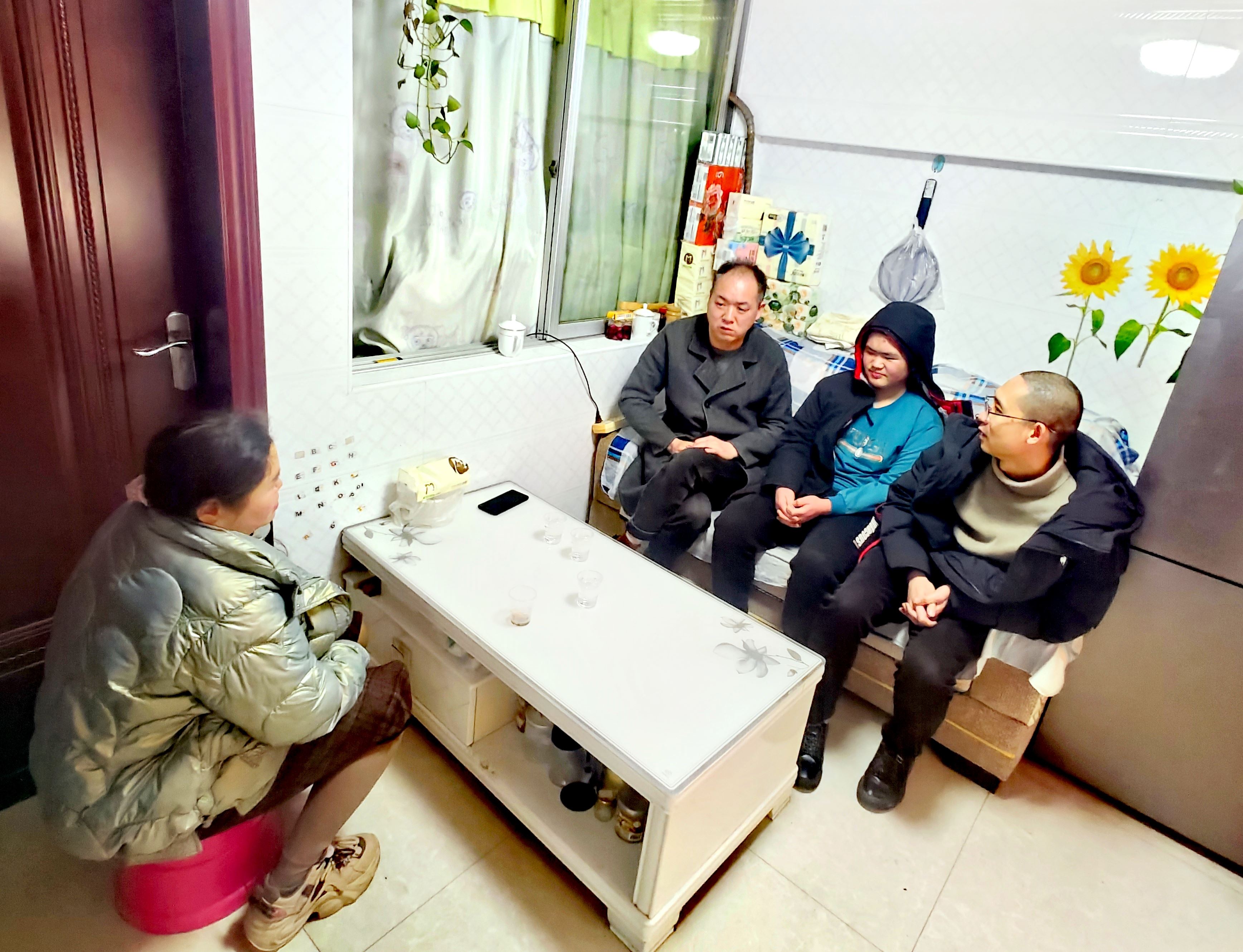 新春走基层丨为爱坚强