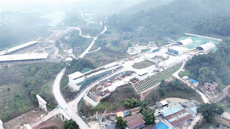 成渝高速改扩建项目永川箕山隧道出口端建设顺利