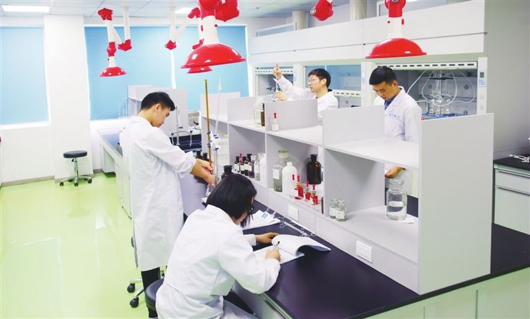 袁豪江拓展业务范围帮助家门口就业