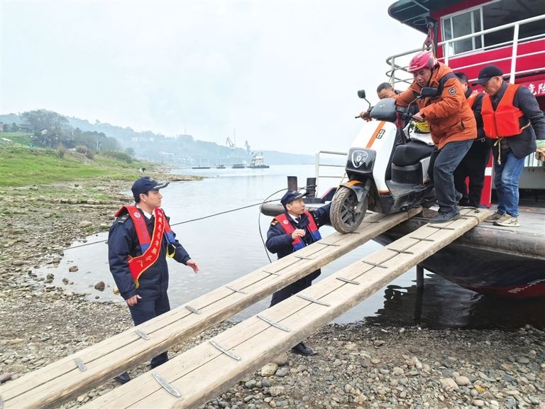 海事护航“水上回家路”