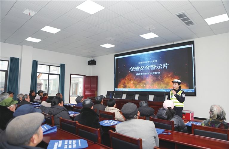 平安春运交警同行