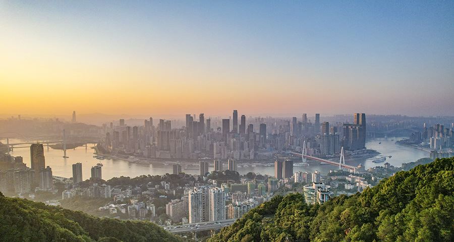 从一条路、一桌菜、一张牌照……看重庆“向新力”